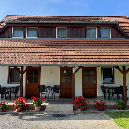 Ibolya Vendeghaz Apartment Kehidakustány Exterior foto