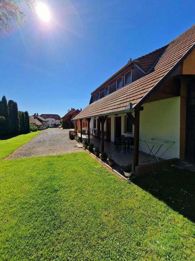 Ibolya Vendeghaz Apartment Kehidakustány Exterior foto